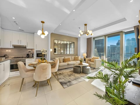 View (from property/room), Kitchen or kitchenette, Living room, Seating area, Dining area, City view, stove