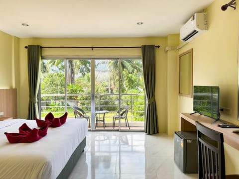 Bed, View (from property/room), Balcony/Terrace, Photo of the whole room, Bedroom, air conditioner