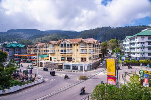 Property building, Facade/entrance, Neighbourhood, Natural landscape, Street view