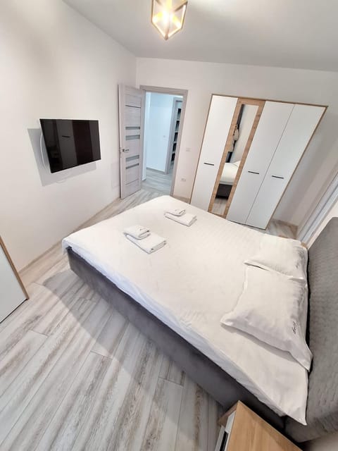 Bed, TV and multimedia, Photo of the whole room, Bedroom, wardrobe