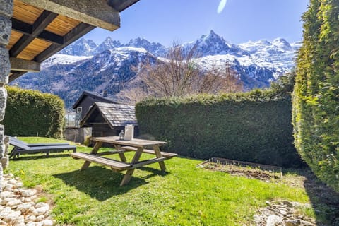 Natural landscape, Garden, Garden view, Mountain view, sunbed