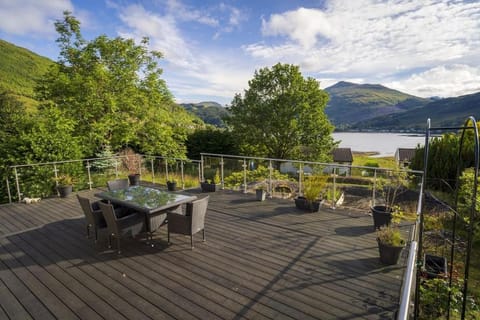 Patio, Nearby landmark, Day, Natural landscape, Garden, Balcony/Terrace, Dining area, Garden view, Lake view, Mountain view, River view