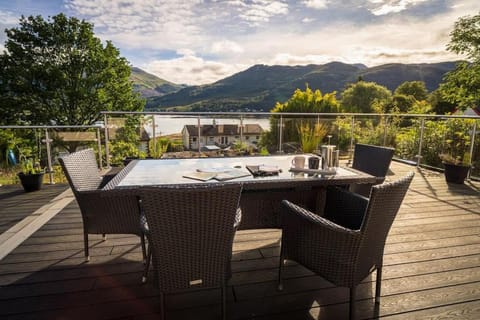 Patio, Natural landscape, View (from property/room), Balcony/Terrace, Dining area, Mountain view, River view