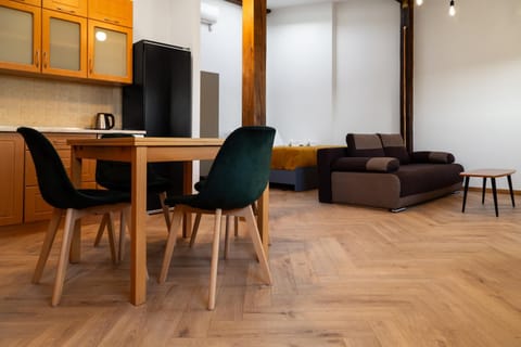 Kitchen or kitchenette, Seating area, Dining area