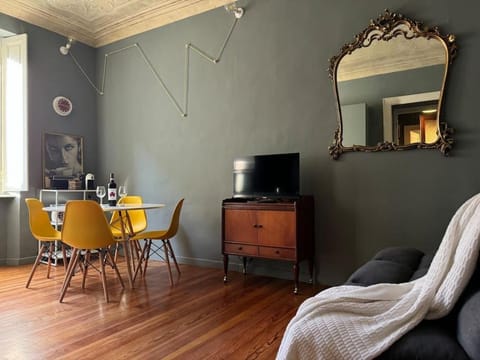TV and multimedia, Seating area, Dining area