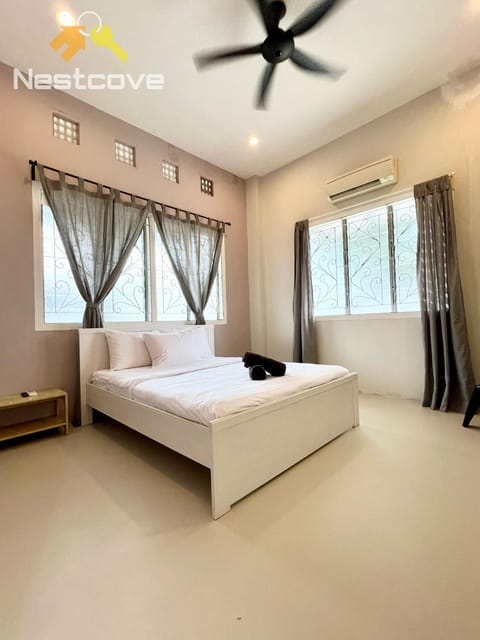Bed, Photo of the whole room, Bedroom, fireplace
