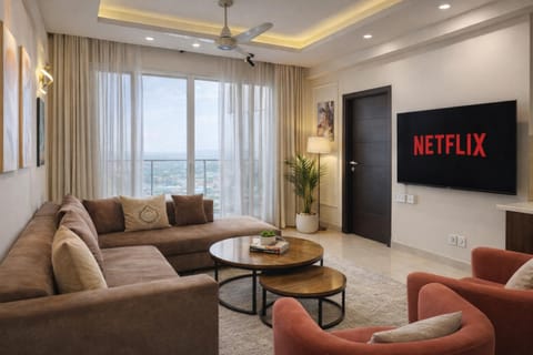 Communal lounge/ TV room, TV and multimedia, Living room, Decorative detail, Seating area, Dining area