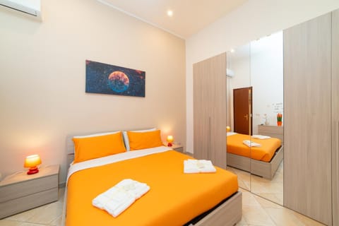 Bed, Photo of the whole room, Bedroom, locker, towels, wardrobe, air conditioner