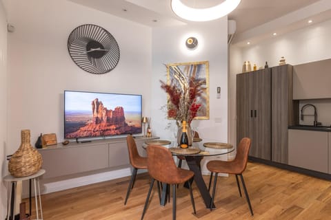 Kitchen or kitchenette, Living room, Dining area
