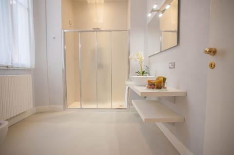 Shower, Bathroom, towels