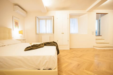 Bed, Photo of the whole room, Bedroom, towels, air conditioner