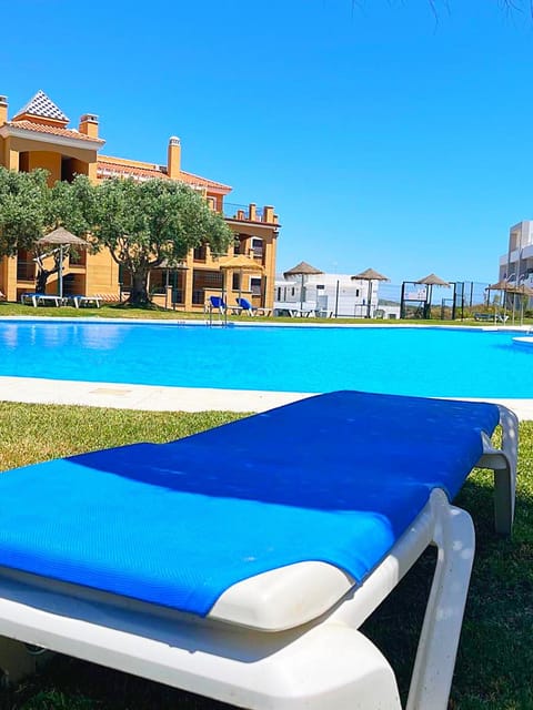 Day, Pool view, Swimming pool, sunbed