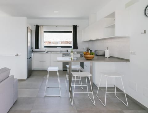 Kitchen or kitchenette, Living room