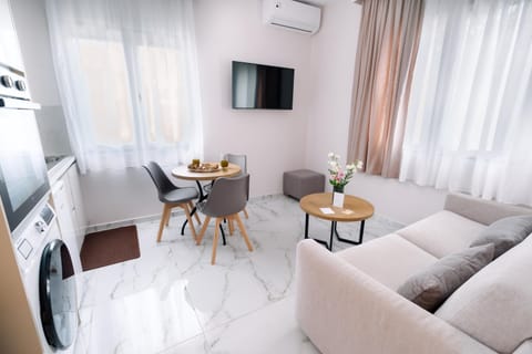 TV and multimedia, Kitchen or kitchenette, Living room, Seating area, Dining area, washing machine, air conditioner