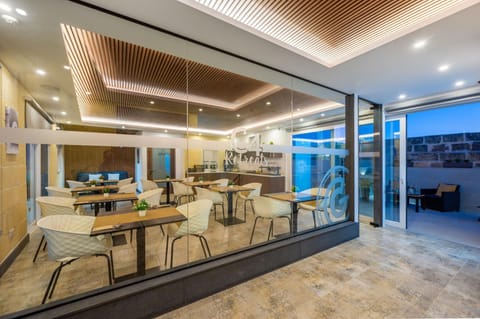 Breakfast, Internal: Not applicable to any particular room