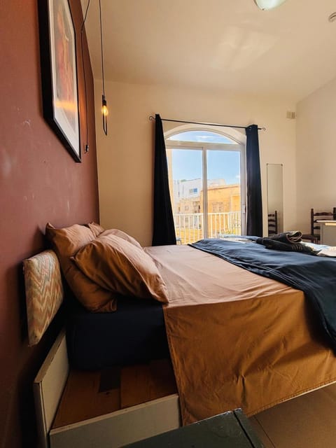 Sliema Central with Balcony Airconditioned and Comfortable Self Check IN Bed and Breakfast in Sliema