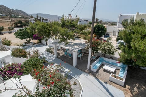 Property building, Balcony/Terrace, Living room
