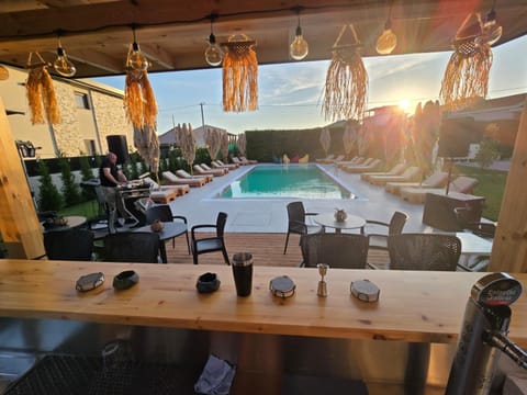 Restaurant/places to eat, Day, Natural landscape, Lounge or bar, Pool view, Swimming pool, sunbed