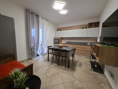 TV and multimedia, Coffee/tea facilities, Kitchen or kitchenette, Photo of the whole room, Dining area, Evening entertainment, Entertainment, heating, internet, microwave, oven, stove, air conditioner