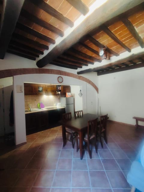 Kitchen or kitchenette, Dining area, stove