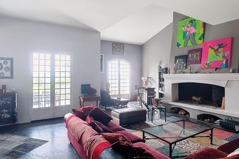 Spacious house with pool in Castellet House in French Riviera