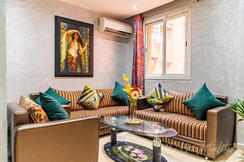 Living room, Seating area