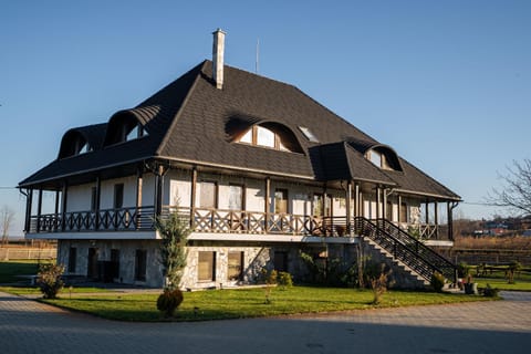 Property building, Day, Garden
