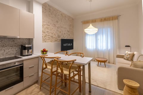 Living room, Seating area, Dining area, oven, stove