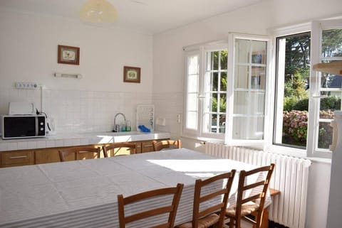 Grande maison familiale à 50m de la mer avec jardin à TREGASTEL - Réf 77 Villa in Trégastel