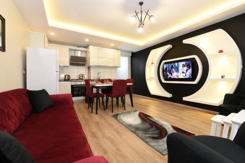 Kitchen or kitchenette, Living room, Seating area, Dining area