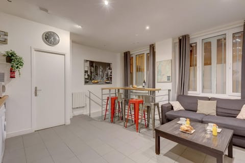 Kitchen or kitchenette, Living room, Dining area