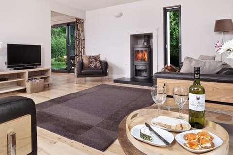 Bright, contemporary house & large private garden House in Strathpeffer