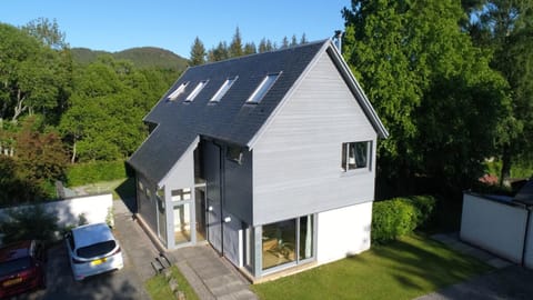 Bright, contemporary house & large private garden House in Strathpeffer