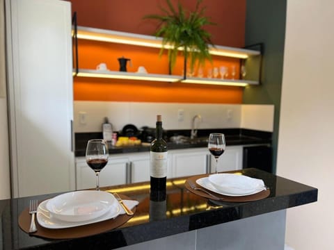 Kitchen or kitchenette, Dining area, minibar