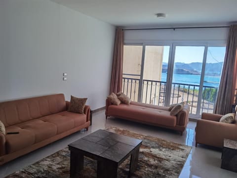 Natural landscape, View (from property/room), Balcony/Terrace, Living room, Seating area, Mountain view