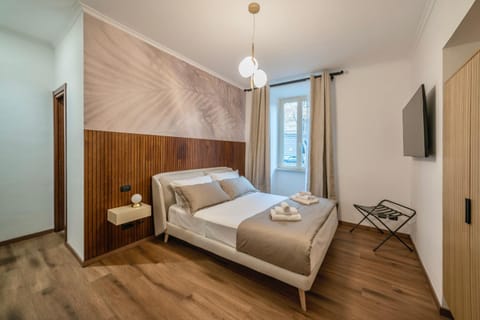 Bed, TV and multimedia, Photo of the whole room, Bedroom, towels, wardrobe
