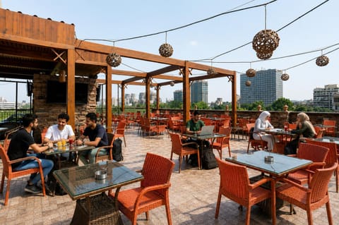 Restaurant/places to eat, Lounge or bar