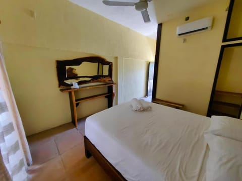 Bed, Photo of the whole room, air conditioner