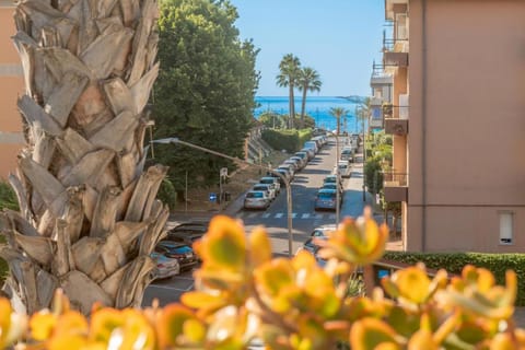 Sea view, Location, Parking