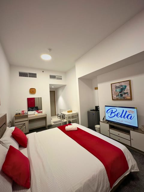 Bed, TV and multimedia, Photo of the whole room, Bedroom