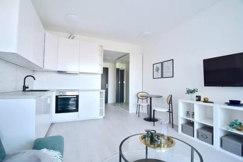 TV and multimedia, Kitchen or kitchenette, Decorative detail, Dining area, oven, stove