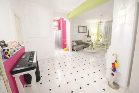 Communal lounge/ TV room, Living room, Seating area