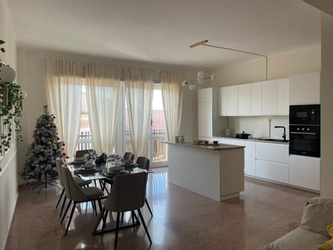 Living room, Seating area, Breakfast, Lunch, kitchen