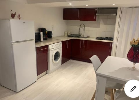 Studio dans une maison avec parking Apartment in Montbéliard