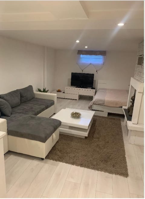 Studio dans une maison avec parking Apartment in Montbéliard