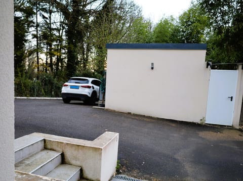 Inner courtyard view, Parking