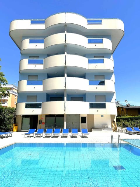 Property building, Summer, Swimming pool, sunbed