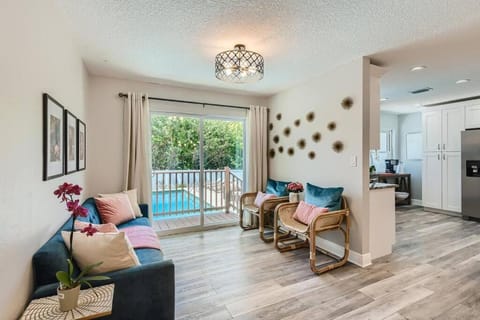 Gulfside Retreat Big Family Near Clearwater StPete House in Indian Shores