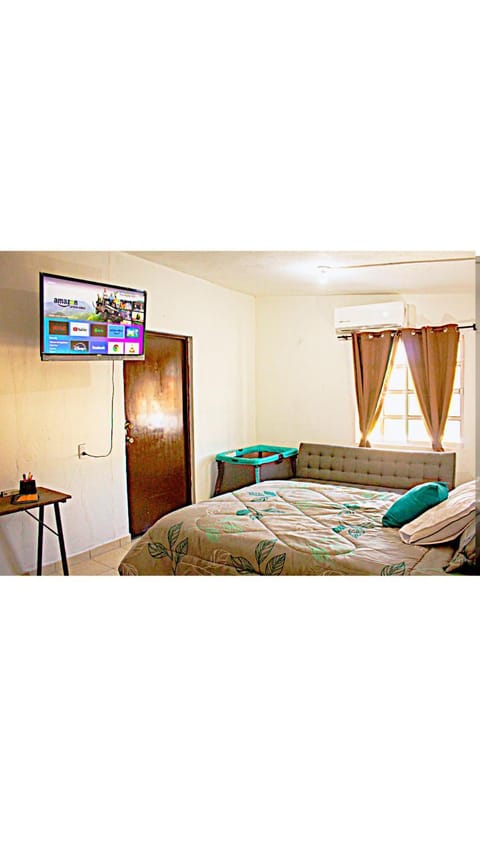 Bed, TV and multimedia, Photo of the whole room, Evening entertainment, Bedroom