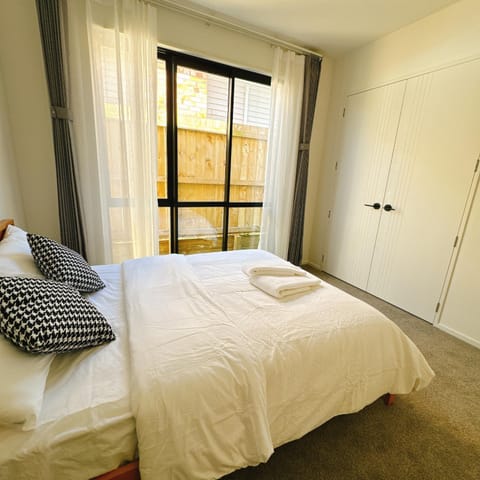 Room at Brand new house at Lincoln Road Bed and Breakfast in Auckland